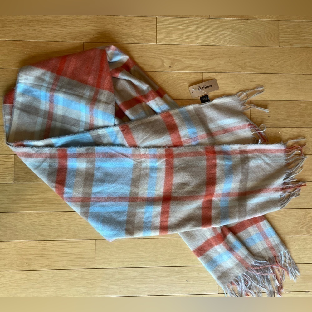NWT Extra Large Odiva Scarf